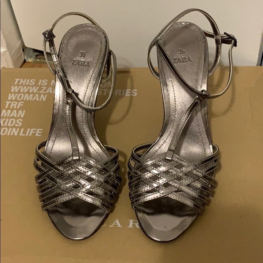 ❗️2/$30❗️Zara Silver Sandals in 6